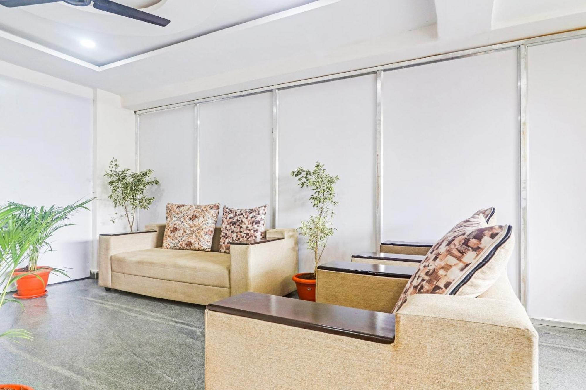 Hotel O Sri Navya Grand Near Nexus Hyderabad Eksteriør billede